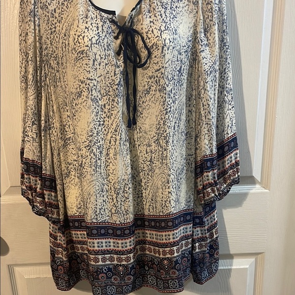 Chic Blue and Cream Women's Blouse - Picture 2 of 8